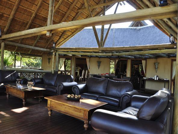 Deception Valley Lodge - Outside Lounge 